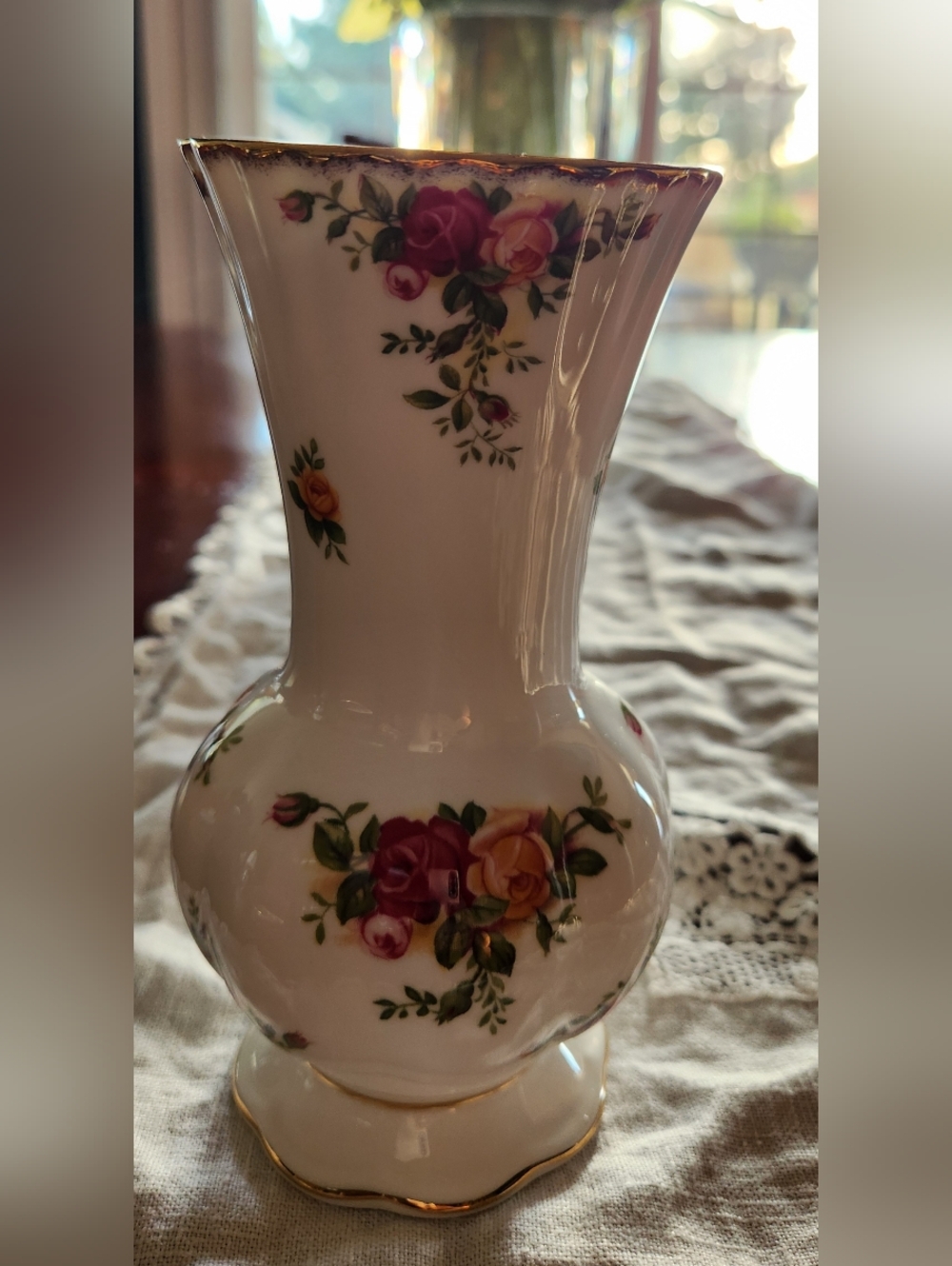 Beautiful Royal Albert Old Country Rose Medium Size Vase. Mint. Made In England!